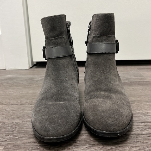 Isaac Mizrahi Live! Women’s Saran Zip Ankle Gray Suede Boot - size 9 - Picture 2 of 11